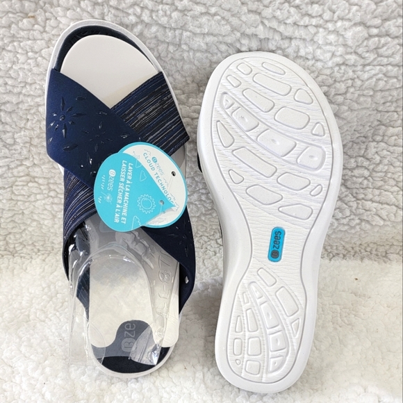 BZees Diamond X Navy stripe sandals Brand New in box 10 Wide - Picture 3 of 9